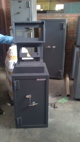 Cabinet-Safes00019